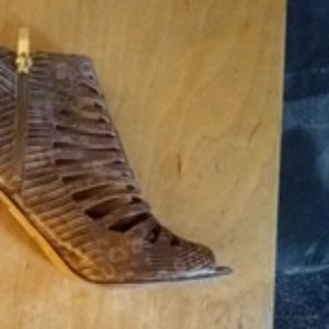 Vince Camuto Leather Aphrodite heels
